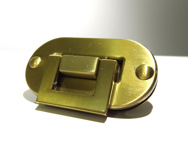 Large Oval Flip Lock – bringberry Handbag Hardware and Designs