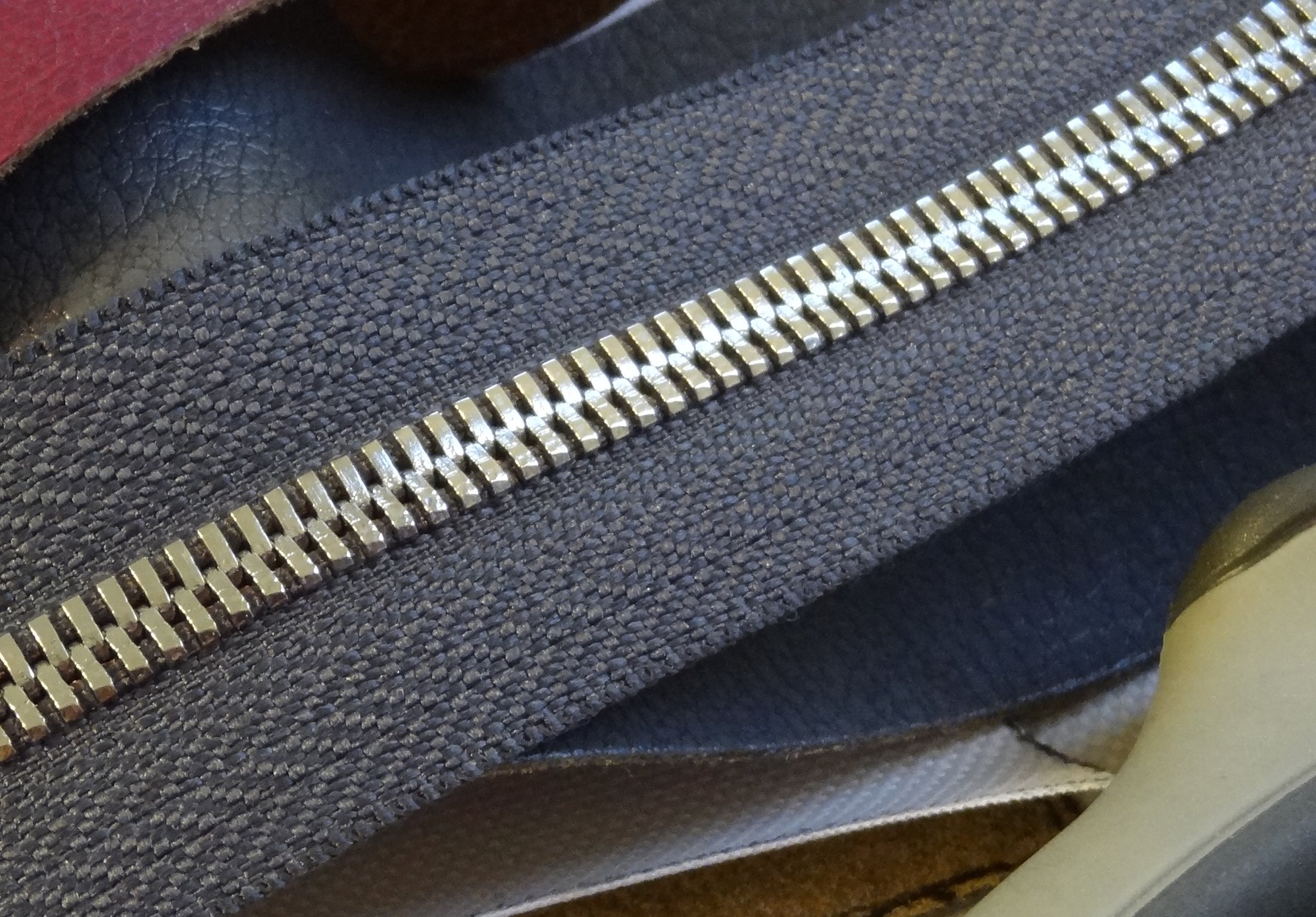 Metallic lime zipper tape